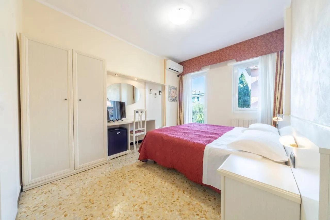 Gold Hotel Bordighera 3*,  Italien